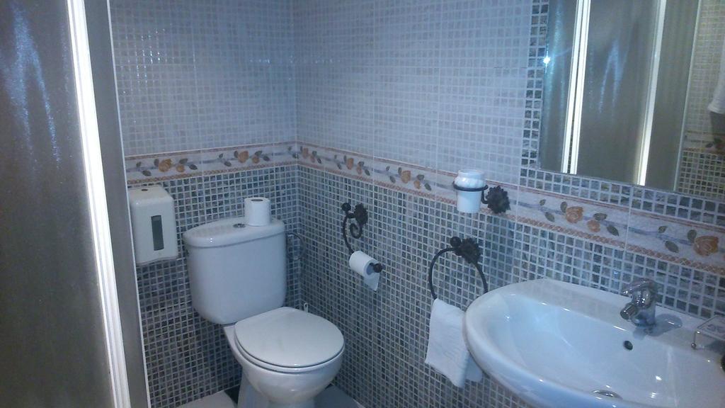 Hostal El Camionero Burguillos Del Cerro الغرفة الصورة